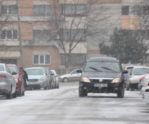 Atenţie, şoferi, puteţi rămâne fără certificatul de înmatriculare dacă nu aveţi maşinile echipate corespunzător